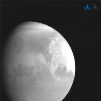 Мы только что получили первую фотографию Марса с китайского зонда Tianwen 1