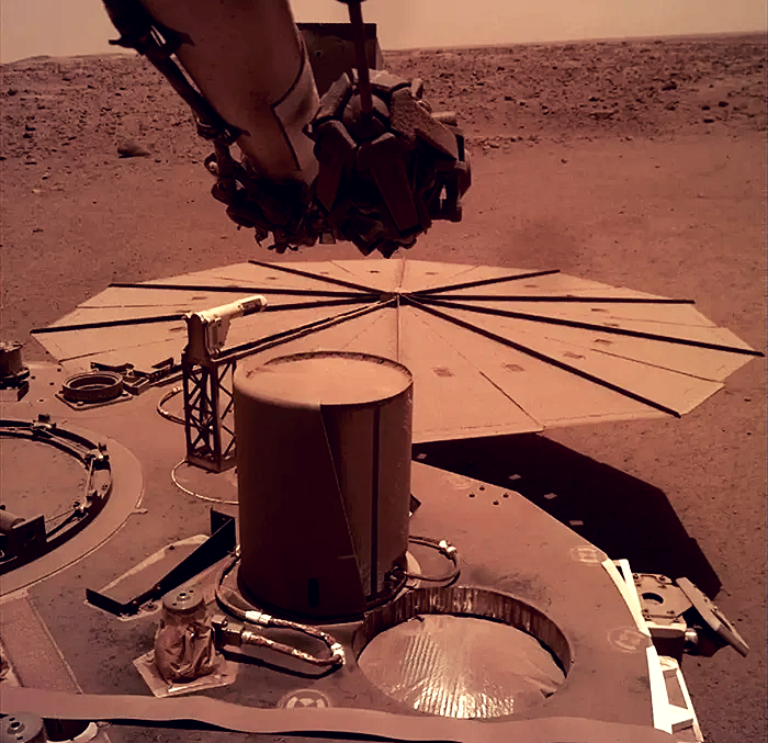 Марсианский зонд. Марсоход Инсайт. Солнечные батареи на Марсе. Солнечная панель марсохода. Станция Insight на Марсе.