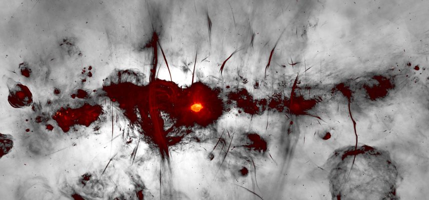 Новый снимок Млечного Пути раскрывает таинственные структуры в его центре