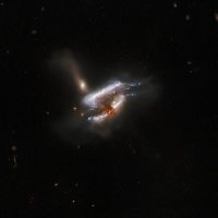 Хаббл запечатлел эпическое столкновение трех галактик