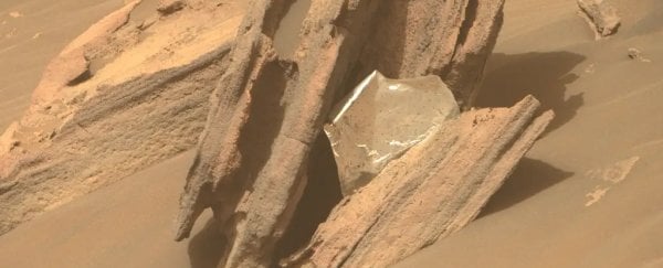 Новые фотографии НАСА показывают, что Марс засорен человеческим мусором