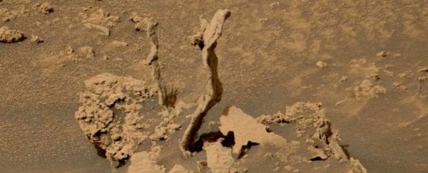 Curiosity обнаружил несколько действительно странных извилистых каменных башен на Марсе