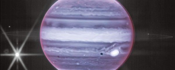 Теперь мы знаем, почему у Юпитера нет больших великолепных колец, как у Сатурна