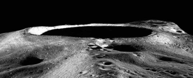 Самые темные места Луны — это постоянные тени, но теперь мы можем в них заглянуть
