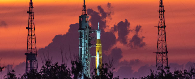 Запуск мега-ракеты НАСА отложен как минимум на месяц из-за утечки двигателя