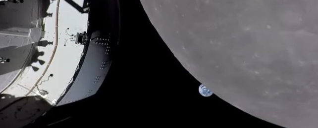 Артемида I сделала потрясающие снимки заходящей Земли во время своего первого облета Луны