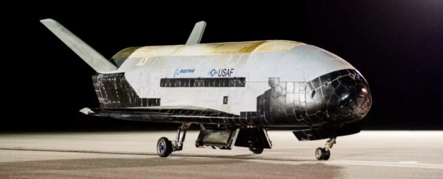 Загадочный космический дрон США вернулся на Землю после рекордной миссии