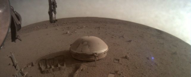 Это может быть последняя фотография, отправленная домой с марсианского посадочного модуля НАСА