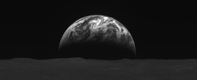 Захватывающие дух виды Земли и Луны, обнаруженные лунным орбитальным аппаратом Данури