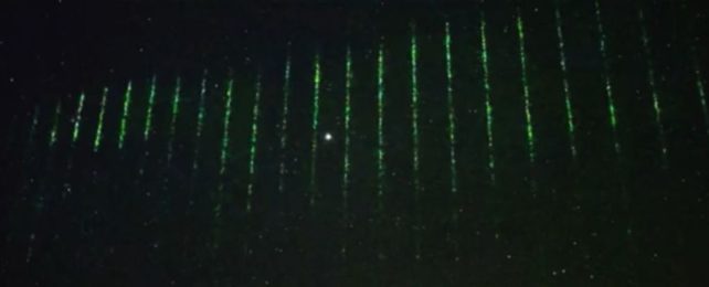 Зловещие зеленые лазеры, выпущенные над Гавайями, все-таки не со спутника НАСА