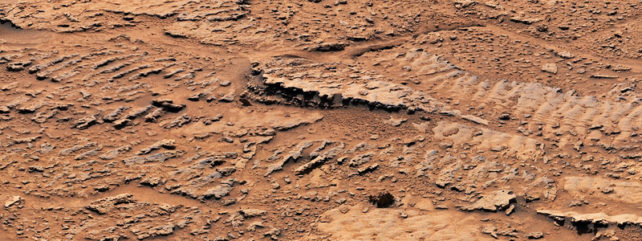 Марсоход НАСА Curiosity наткнулся на покрытые волнами скалы, оставленные древним озером