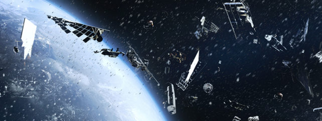 Экспериментальный российский спутник разбивается на орбите, оставляя после себя обломки