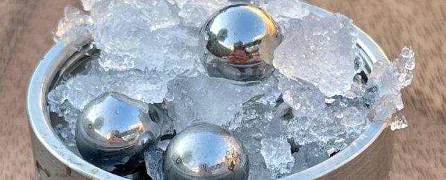 Ученые обнаружили странную новую форму льда, которая может изменить наше представление о воде