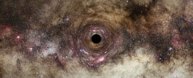 Одна из самых больших когда-либо обнаруженных черных дыр на самом деле больше, чем мы думали
