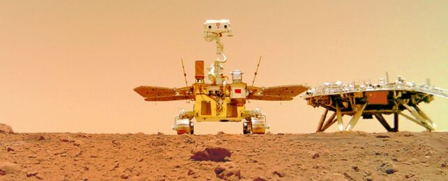 Марсоход обнаружил слабые сигналы воды на Красной планете