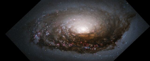 Галактика «Дурной глаз»: зловещее сияние наконец-то может быть объяснено