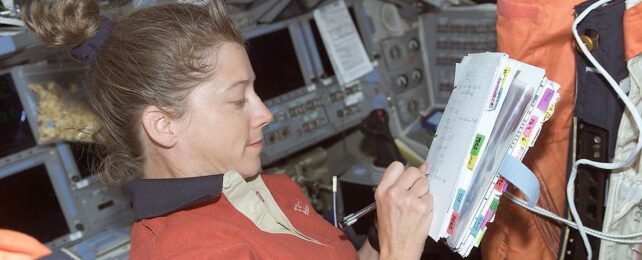 Почему НАСА не хочет использовать карандаши в космосе? Вот правдивая история
