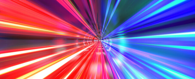 Фотонные кристаллы времени, генерируемые быстрыми сдвигами в лазерном свете