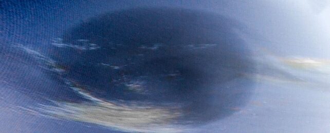 Таинственный темный вихрь на Нептуне впервые замечен с Земли