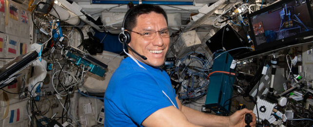 Американский астронавт побил рекорд НАСА по самому продолжительному одиночному космическому полету