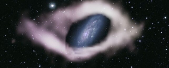 Астрономы обнаружили редкую галактику, обернутую секретной космической лентой