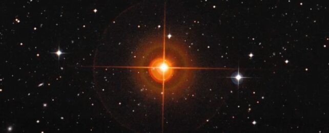 Черные дыры-паразиты могут разъедать звезды изнутри