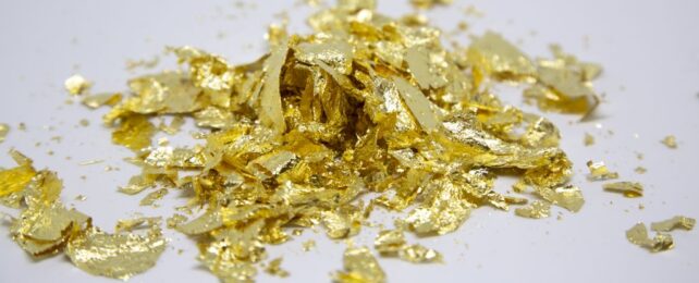 Странная новая форма золота существует в виде листа толщиной всего в один атом