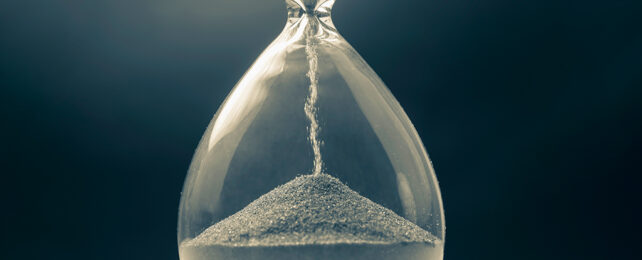 Физики наконец-то могут объяснить, как песок в песочных часах может внезапно перестать течь