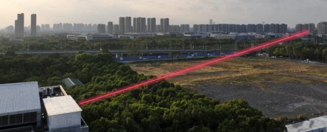 An illustration of the technology. Этот лазерный прорыв может прочитать текст на странице за милю от расстояния