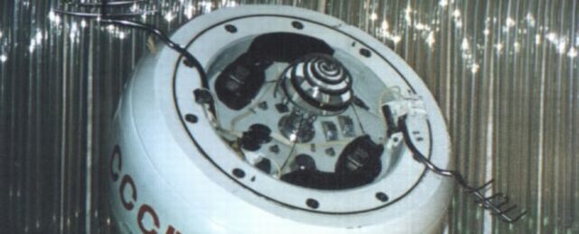 Несуществующий советский космический корабль, установленные для разбивки на Землю в огненном конце 53-летней орбиты