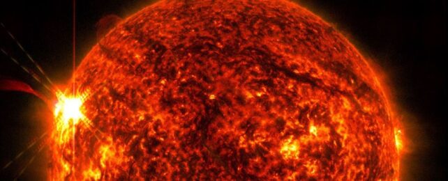 Солнце развязывает самую мощную вспышку, которую мы видели в 2025 году