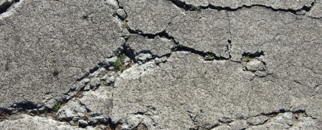 Ученые разработали своего рода «живой бетон», который лечит собственные трещины