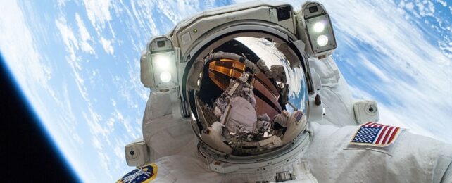 Astronauts in space seem to be experiencing visual degradation. Проблема с тревожной зрением поражает 70% астронавтов на длинных миссиях