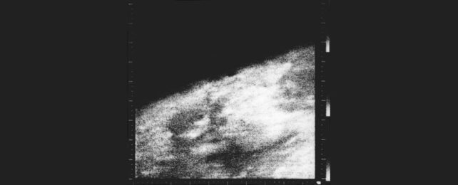 Марс увидел близко в потрясающем мире первые 60 лет назад сегодня