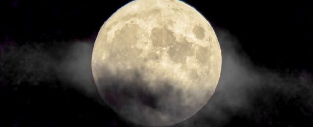 The full sturgeon Moon of August 2021, seen from Boise, Idaho. Полная осетраская луна августа: что это такое и как ее увидеть