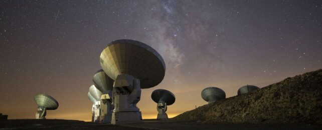 Исключительный «Эйнштейн Крест» в космосе раскрывает, где прятатся темная материя