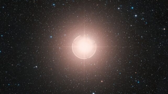 Рентгеновские снимки показывают, что спутник Бетельгейзе — это нечто, чего астрономы не ожидали