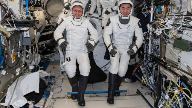СМОТРЕТЬ: НАСА проводит первую в истории медицинскую эвакуацию с МКС