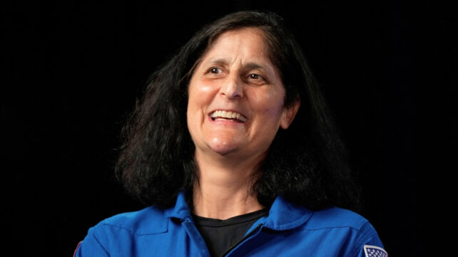 NASA astronaut Suni Williams at Johnson Space Center in Houston, Texas, on March 31, 2025. Суни Уильямс уходит в отставку после рекордной космической карьеры и последней злополучной миссии